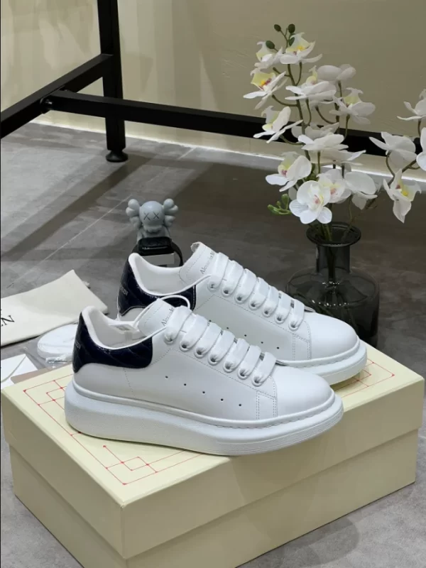 Alexander McQueen Oversized Sneaker - RAS33