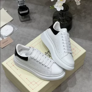 Alexander McQueen Oversized Sneaker - RAS36