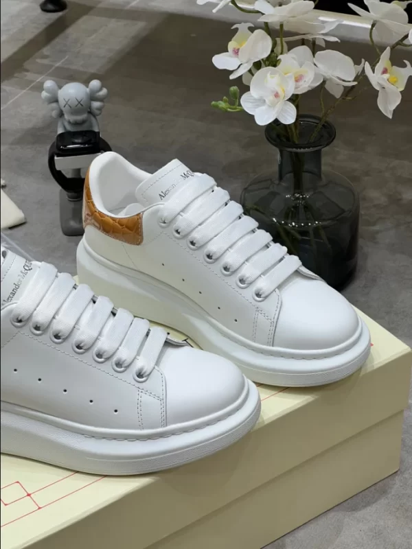 Alexander McQueen Oversized Sneaker - RAS37