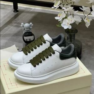 Alexander McQueen Oversized Sneaker - RAS38