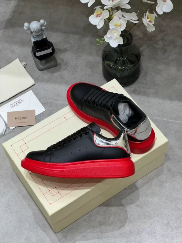 Alexander McQueen Oversized Sneaker - RAS27