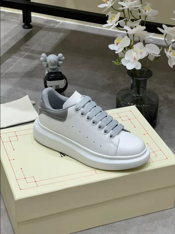 Alexander McQueen Oversized Sneaker - RAS39