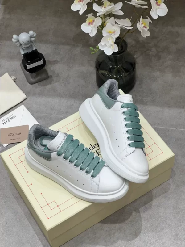 Alexander McQueen Oversized Sneaker - RAS40