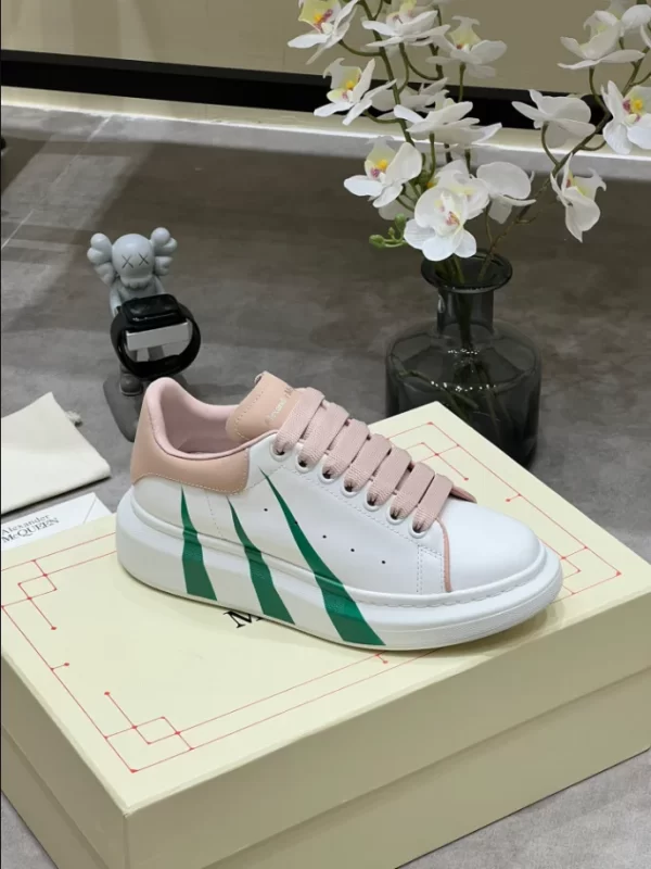 Alexander McQueen Oversized Sneaker - RAS44