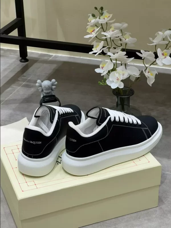 Alexander McQueen Oversized Sneaker - RAS48