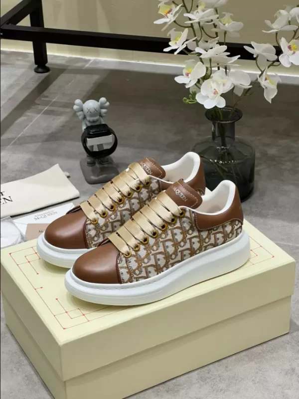 Alexander McQueen Oversized Sneaker - RAS54