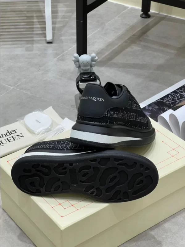 Alexander McQueen Oversized Sneaker - RAS57