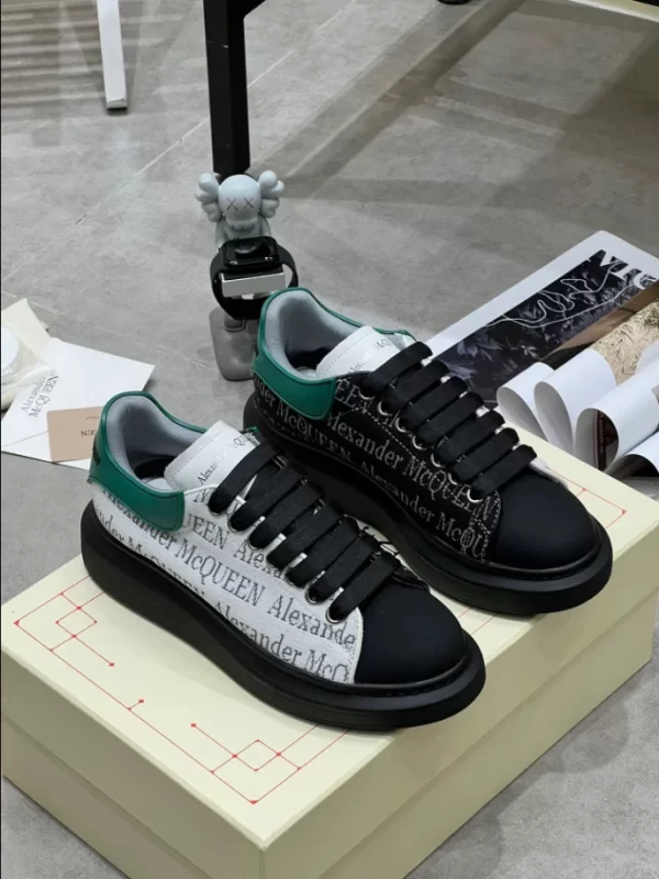 Alexander McQueen Oversized Sneaker - RAS62