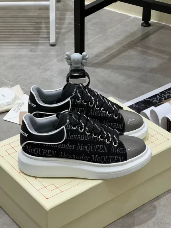 Alexander McQueen Oversized Sneaker - RAS63