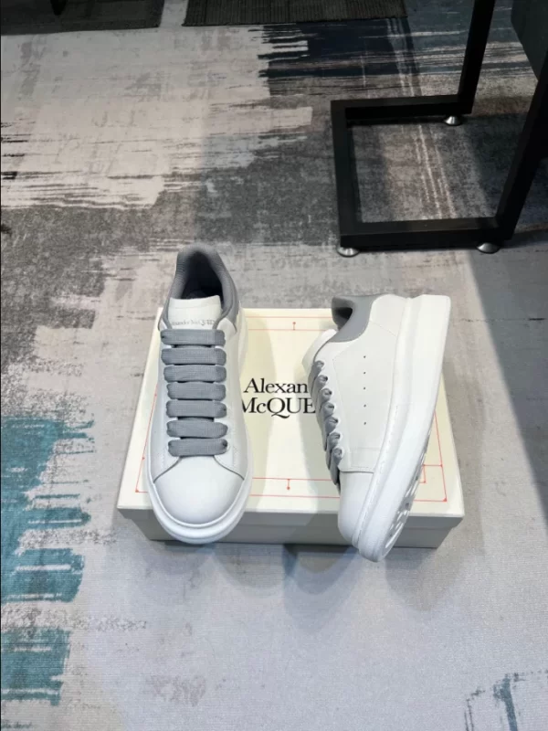 Alexander McQueen Oversized Sneaker - RAS12