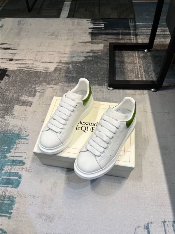 Alexander McQueen Oversized Sneaker - RAS19