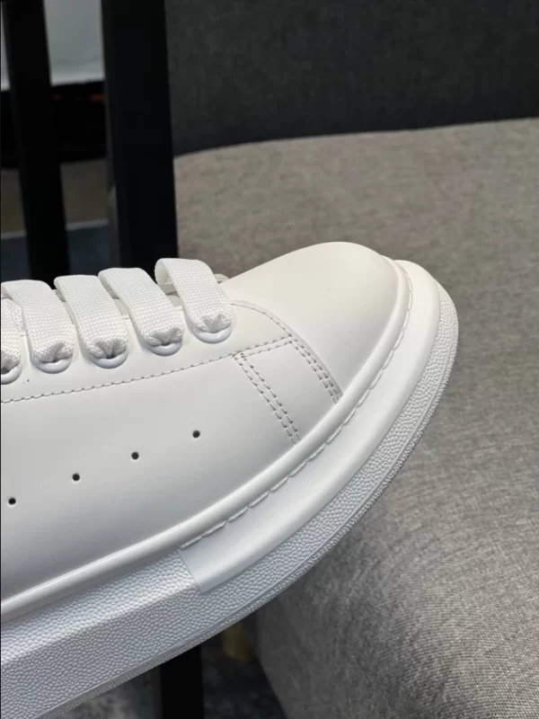 Alexander McQueen Oversized Sneaker - RAS20