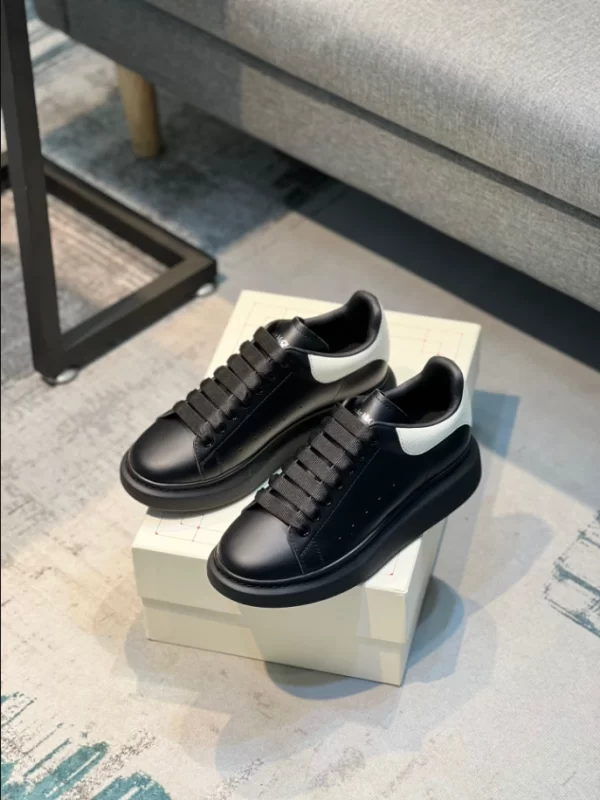 Alexander McQueen Oversized Sneaker - RAS24