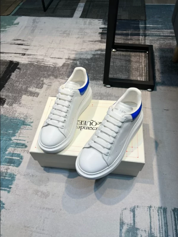 Alexander McQueen Oversized Sneaker - RAS25