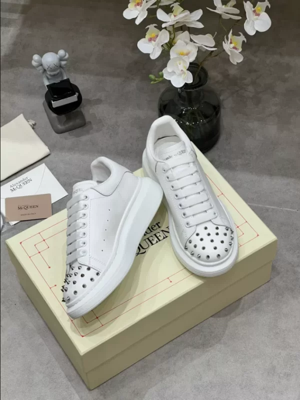 Alexander McQueen Oversized Sneaker - RAS29