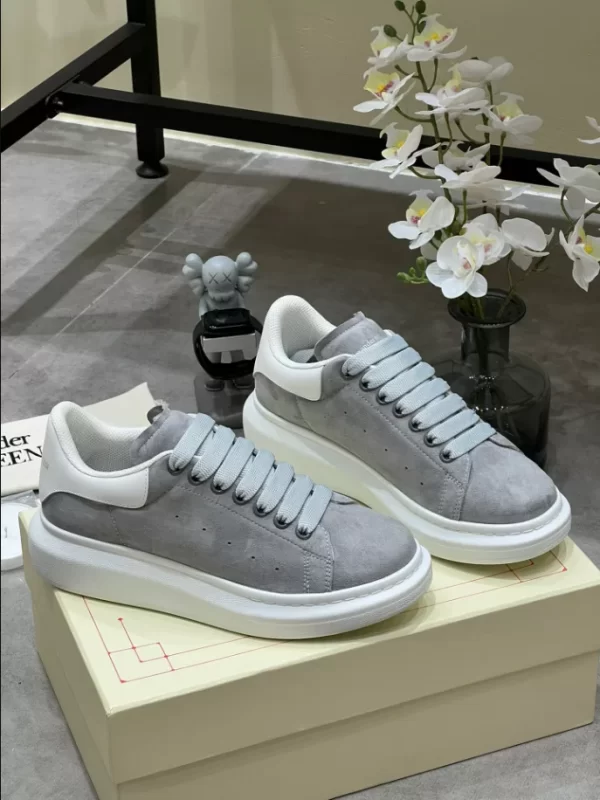 Alexander McQueen Oversized Sneaker - RAS31