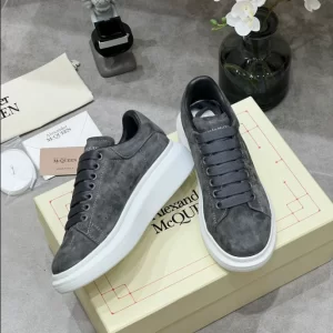 Alexander McQueen Oversized Sneaker - RAS32