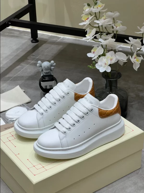 Alexander McQueen Oversized Sneaker - RAS37