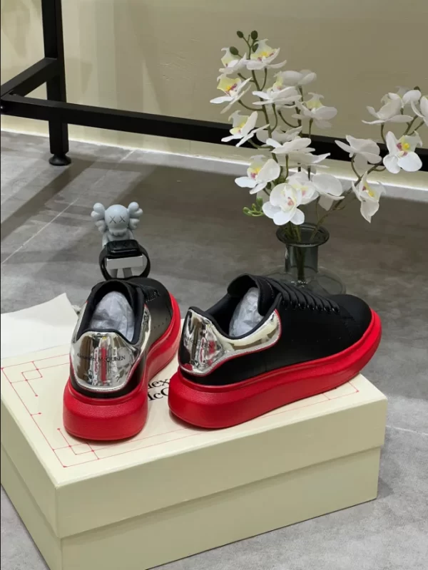 Alexander McQueen Oversized Sneaker - RAS27