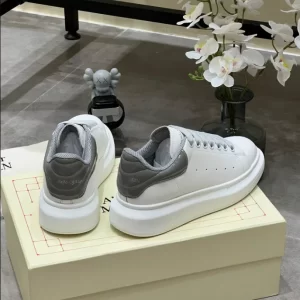 Alexander McQueen Oversized Sneaker - RAS39