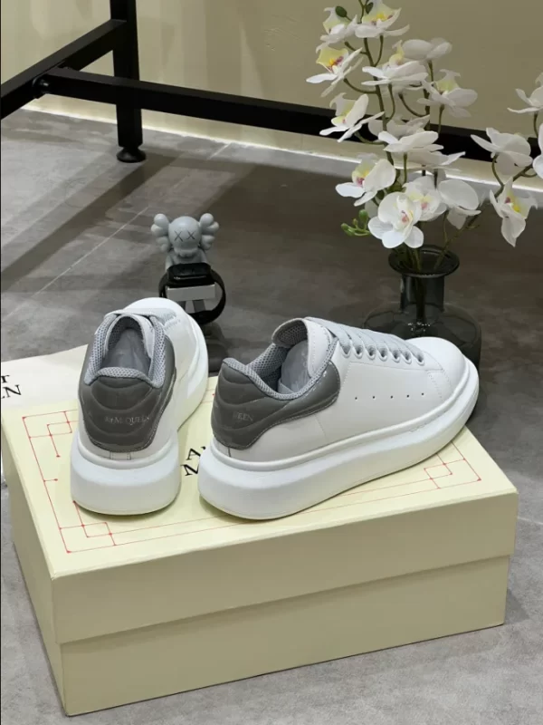 Alexander McQueen Oversized Sneaker - RAS39