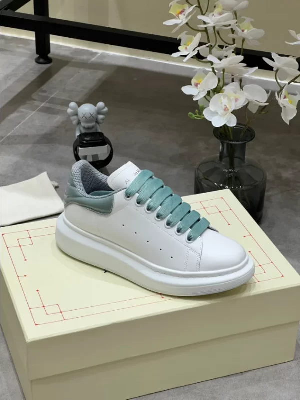 Alexander McQueen Oversized Sneaker - RAS40