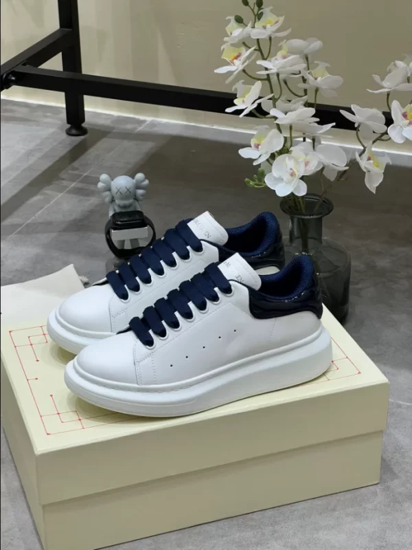 Alexander McQueen Oversized Sneaker - RAS41