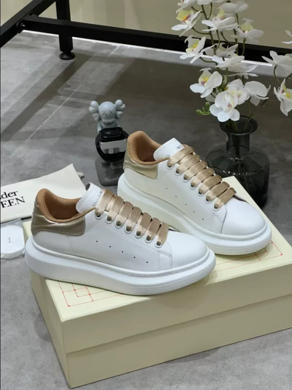 Alexander McQueen Oversized Sneaker - RAS42