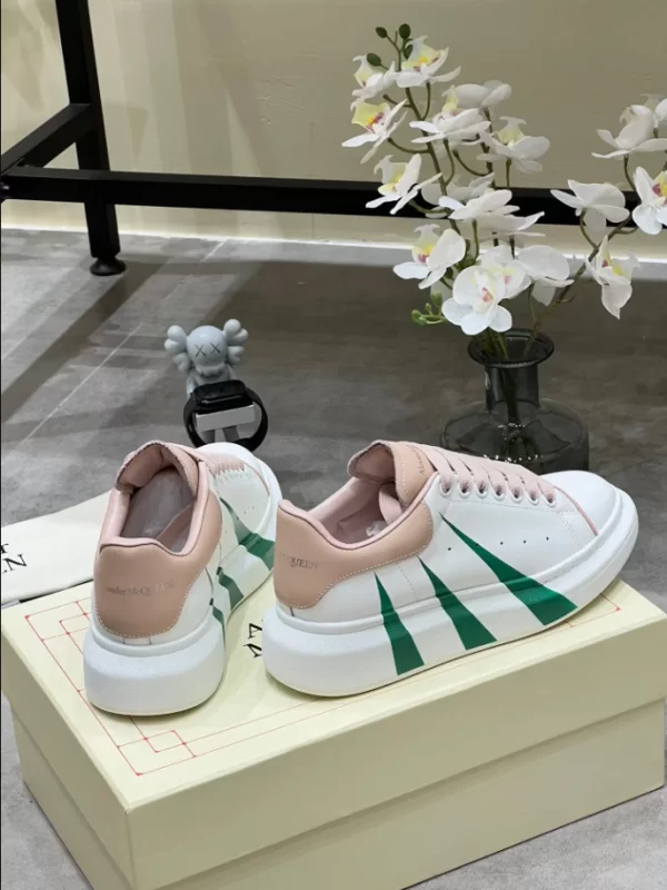 Alexander McQueen Oversized Sneaker - RAS44