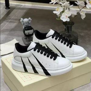 Alexander McQueen Oversized Sneaker - RAS45