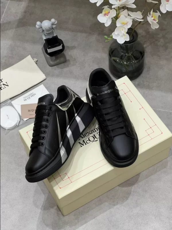 Alexander McQueen Oversized Sneaker - RAS46