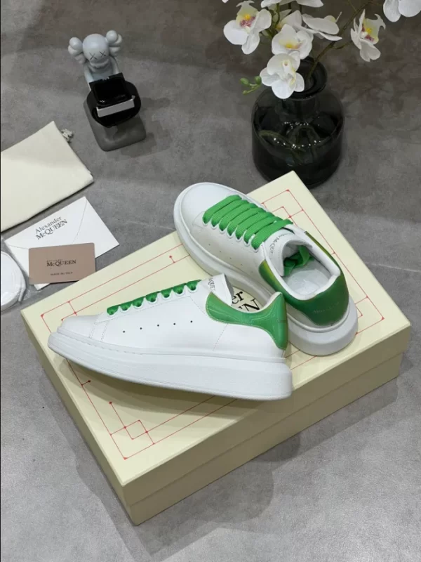 Alexander McQueen Oversized Sneaker - RAS50