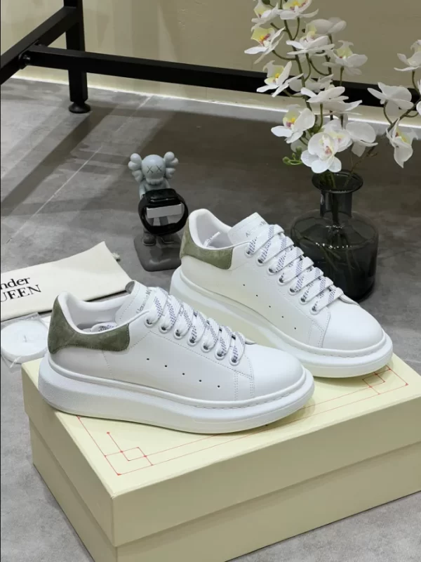 Alexander McQueen Oversized Sneaker - RAS52