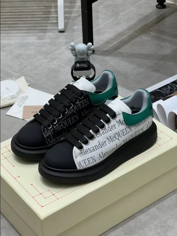 Alexander McQueen Oversized Sneaker - RAS62