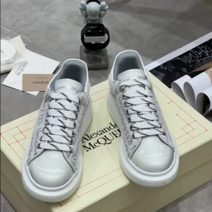 Alexander McQueen Oversized Sneaker - RAS65