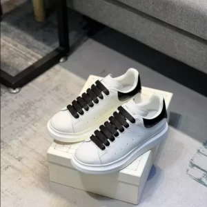 Alexander McQueen Oversized Sneaker - RAS14