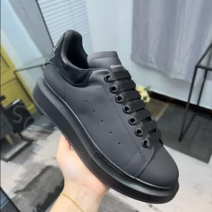 Alexander McQueen Oversized Sneaker - RAS15