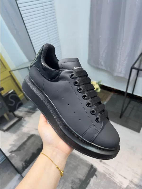 Alexander McQueen Oversized Sneaker - RAS15