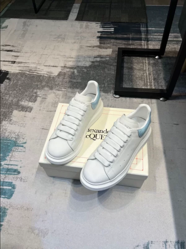 Alexander McQueen Oversized Sneaker - RAS16