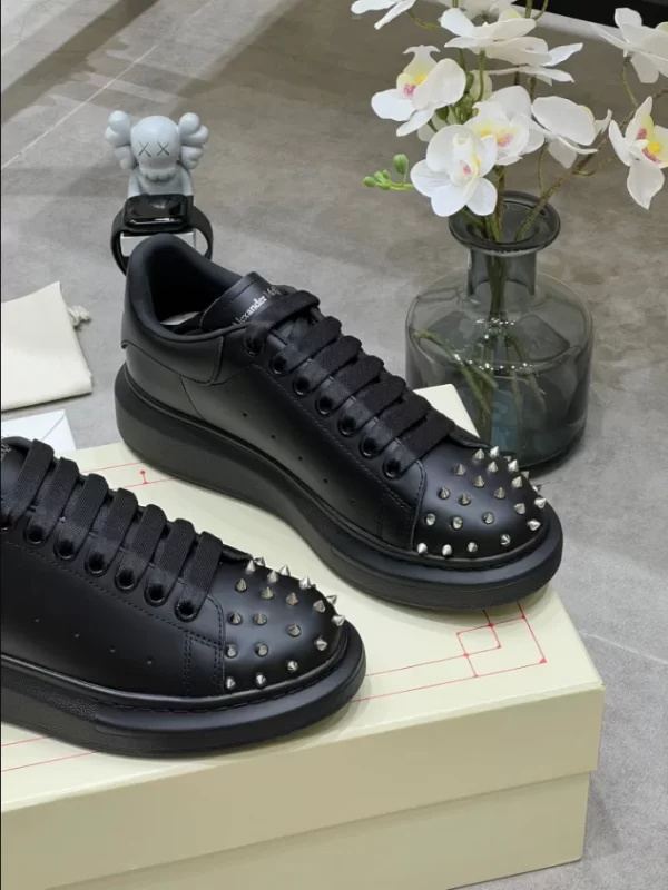 Alexander McQueen Oversized Sneaker - RAS30