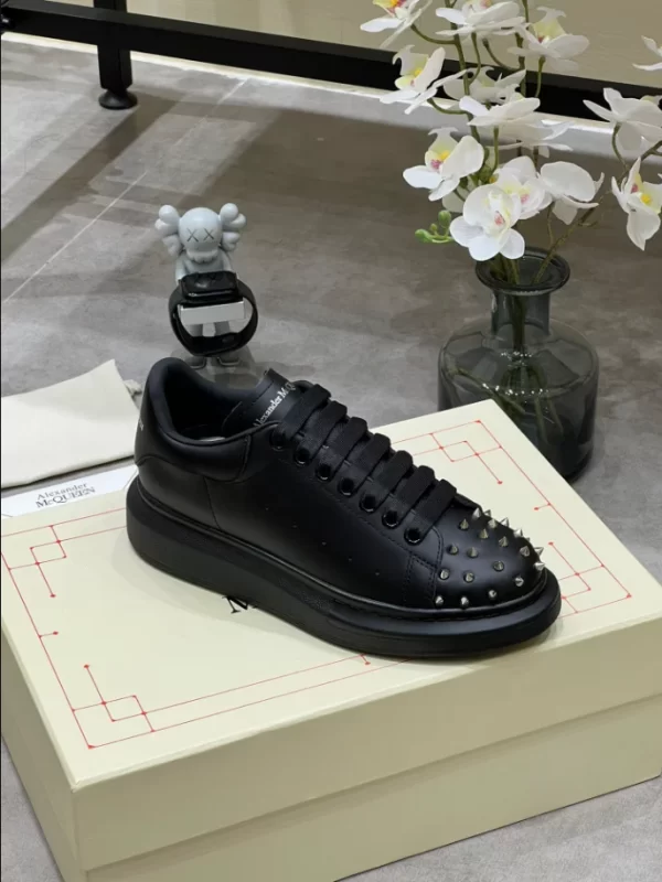 Alexander McQueen Oversized Sneaker - RAS30