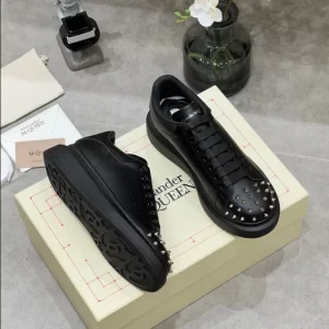 Alexander McQueen Oversized Sneaker - RAS30