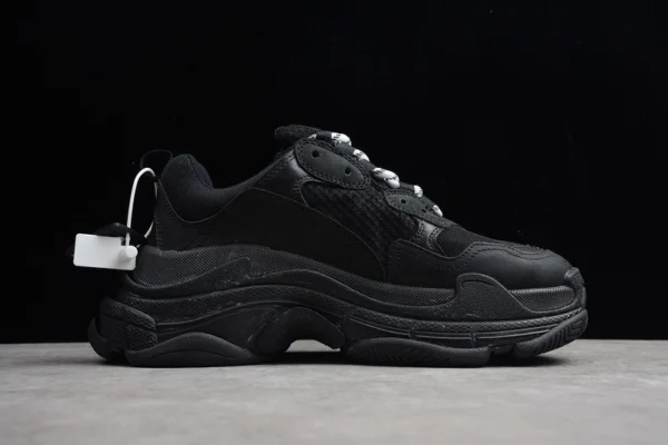 Balenciaga Triple S 1.0 Full Black Sneakers - RBS39