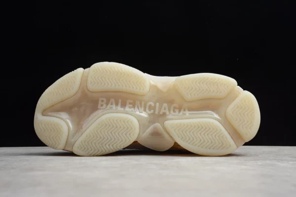 Balenciaga Triple S Clear Sole Low-Top Sneakers in White - RBS41