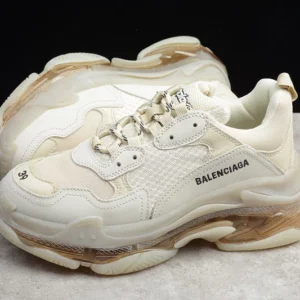 Balenciaga Triple S Clear Sole Low-Top Sneakers in White - RBS41