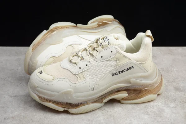 Balenciaga Triple S Clear Sole Low-Top Sneakers in White - RBS41