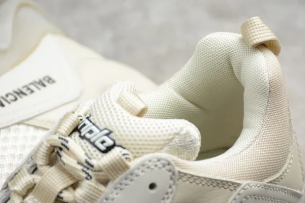Balenciaga Triple S Clear Sole Low-Top Sneakers in White - RBS41