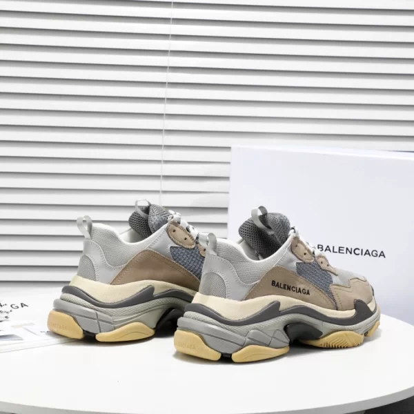 Balenciaga Triple S Sneaker - RBS47