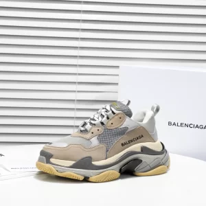 Balenciaga Triple S Sneaker - RBS47