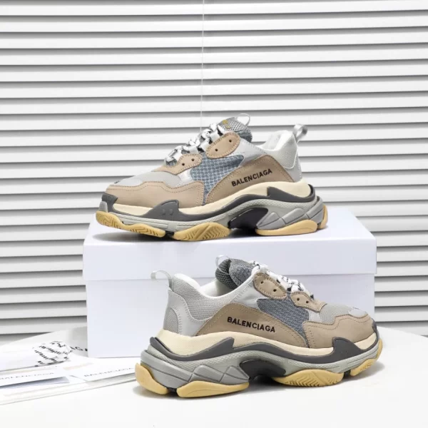 Balenciaga Triple S Sneaker - RBS47